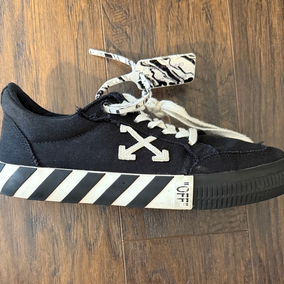 Off-White Black and White Striped Sneakers - Picture 1 of 10